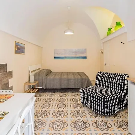 Vicolo 4 Apartment *