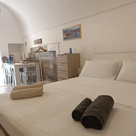 Vicolo 4 Apartment *