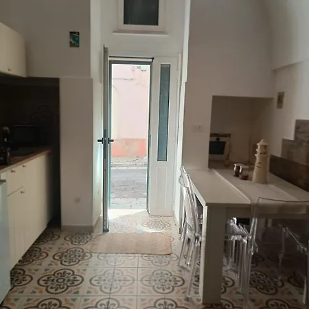 Vicolo 4 Apartment *